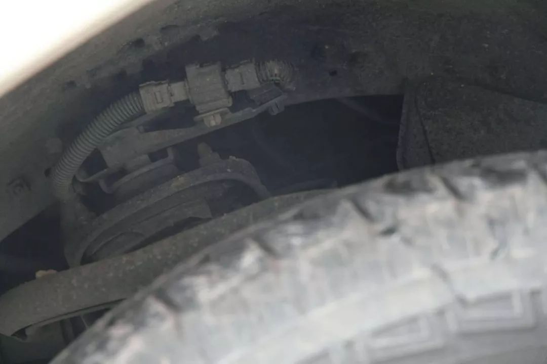 老车翻新：15年后的邂逅，普拉多LC120旧车换新颜，满血复活。