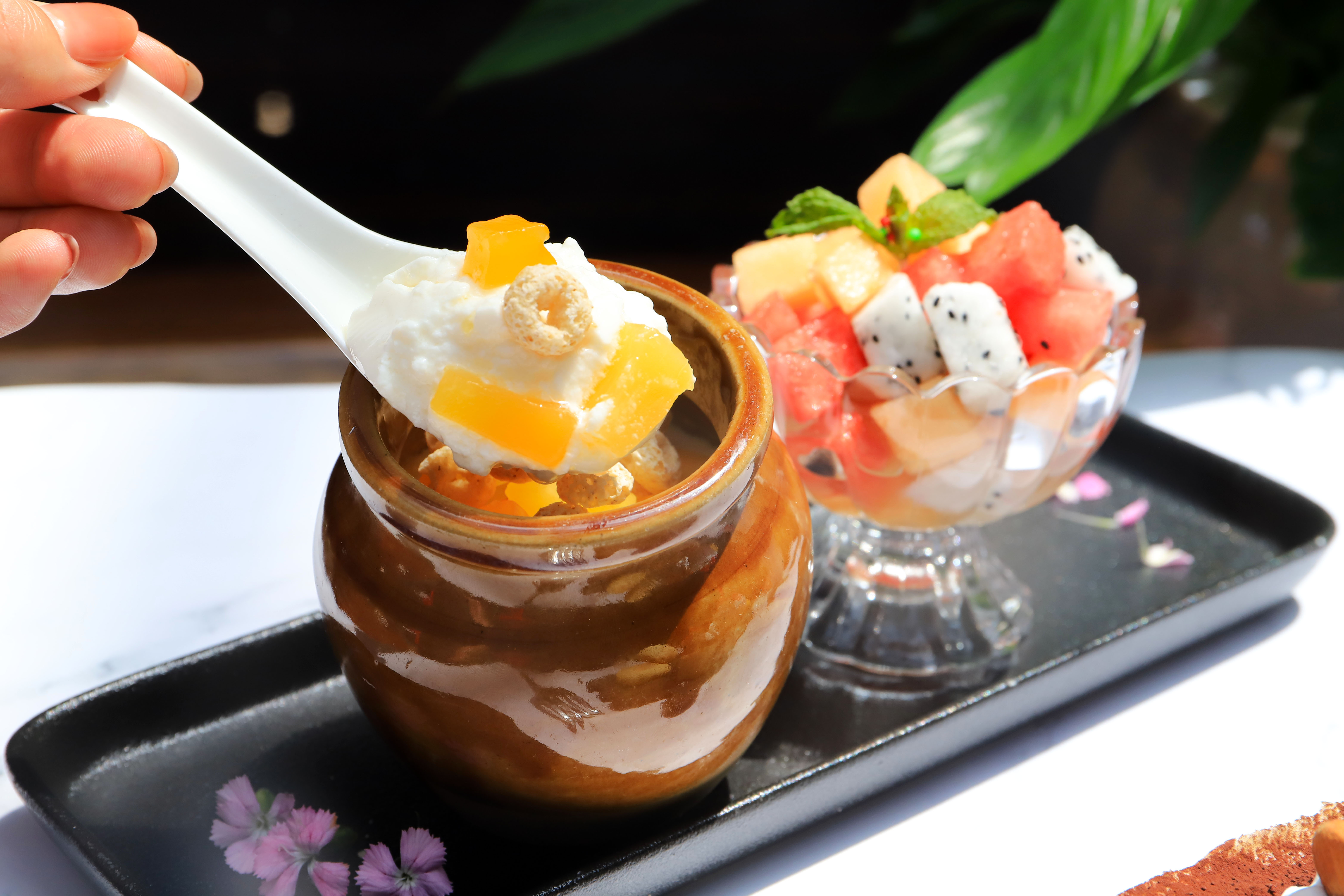 松茸C位的网红下午茶,打卡因美丽传说而诞生的第5颗陨石酒店