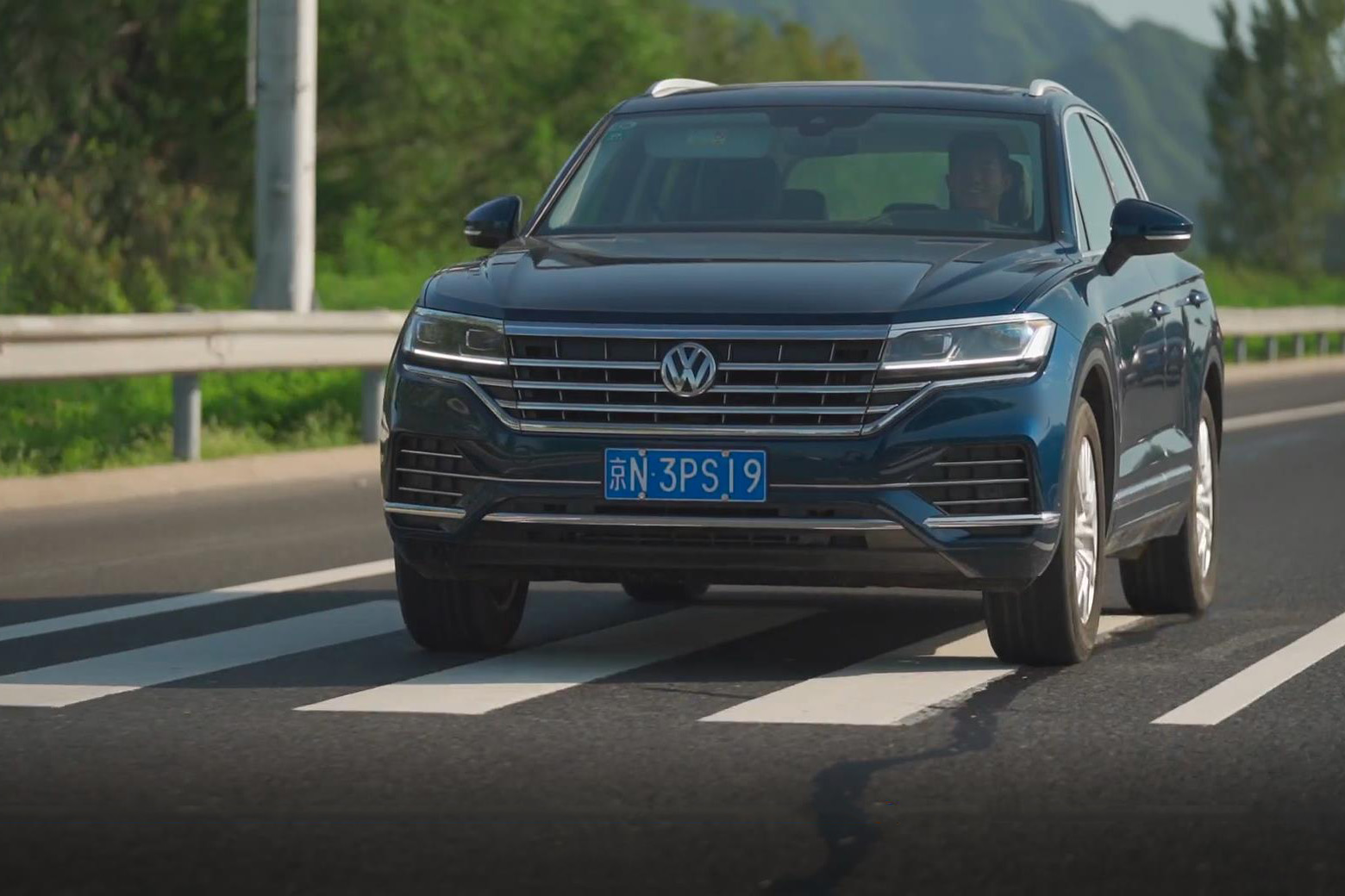 公路越野两不误测试大众途锐2.0t,第一印象的冲击