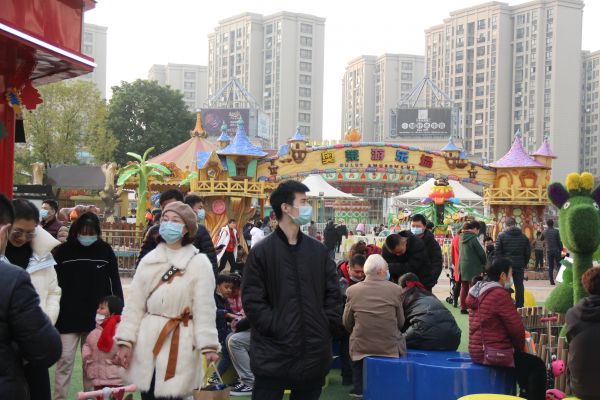 提档升级后,来消费的年轻家庭越来越多了,盘龙城商圈迎来“小春天”