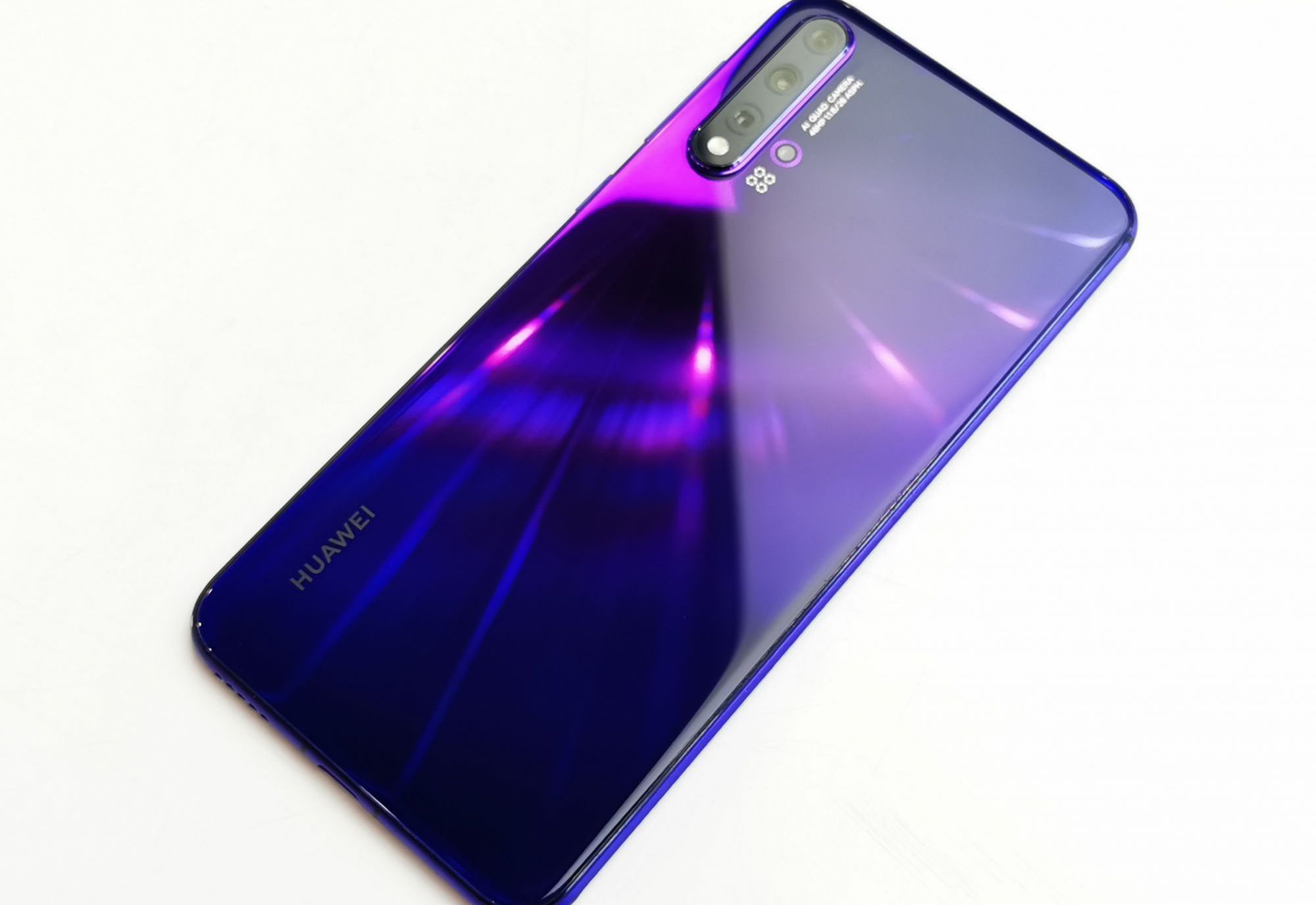 一样的配置为何华为比荣耀贵,荣耀跟华为同等配置价格差在哪里