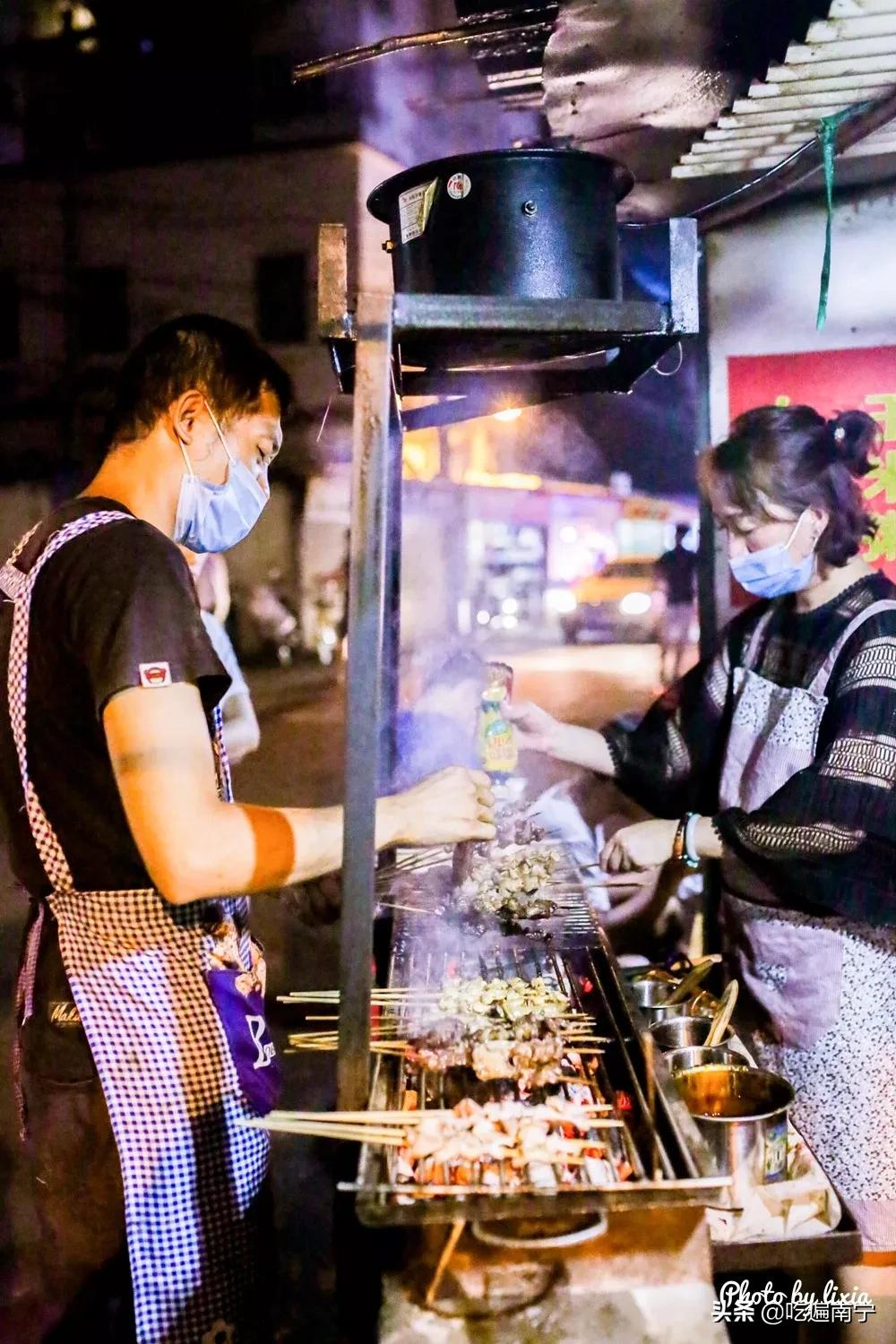 南宁路边夜市美食排行榜,南宁深夜路边摊鲜肉粉