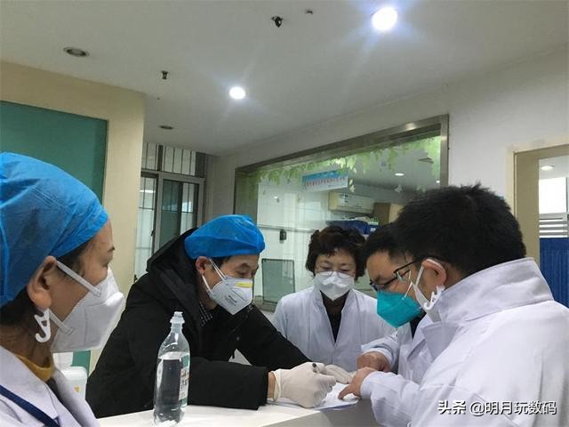 探路者英雄系列冲锋衣,探路者冲锋衣广告勇敢的心