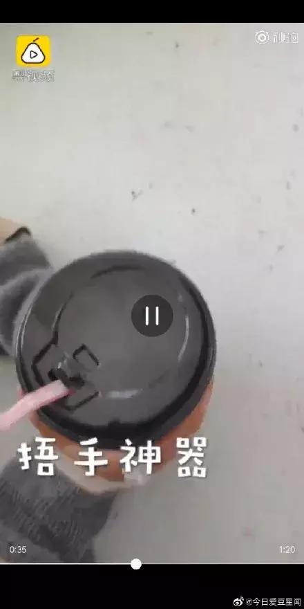 棉被护体！浴巾裹头！冷空气发飙，游客使出抗冻奇招：再冷我们都要玩