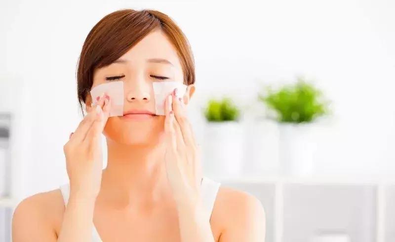 护肤小知识刺痛发红缺水,护肤皮肤刺痛是缺水吗