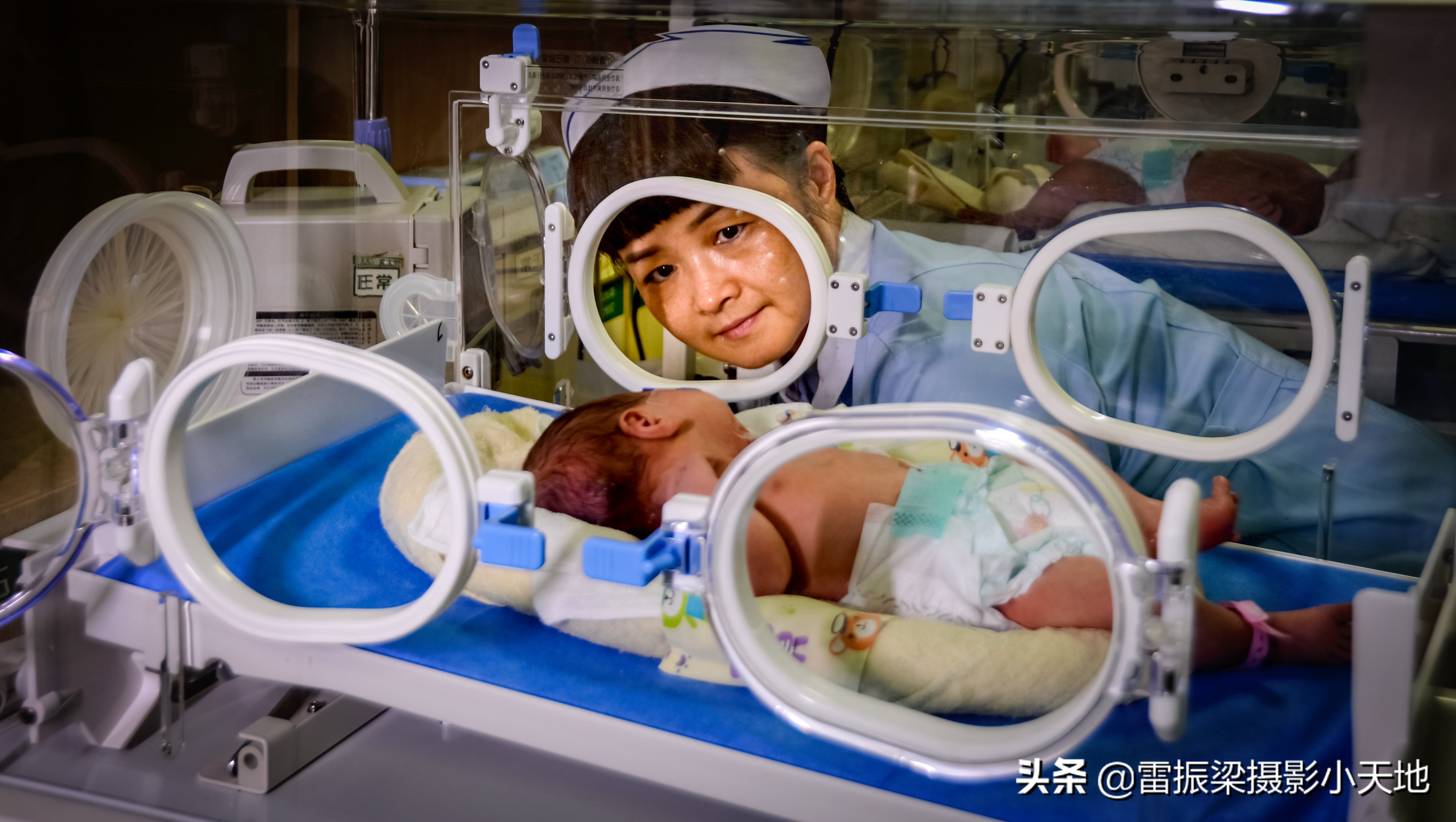 新生儿的温馨港湾：新生婴儿的摇篮摇啊摇，新生婴儿的妈咪乐啊乐