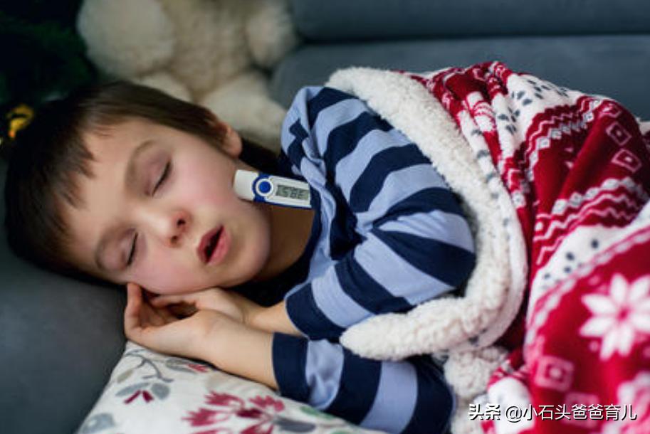 娃吓着了半夜惊醒大哭怎么处理,监控下宝宝做噩梦大哭惊醒