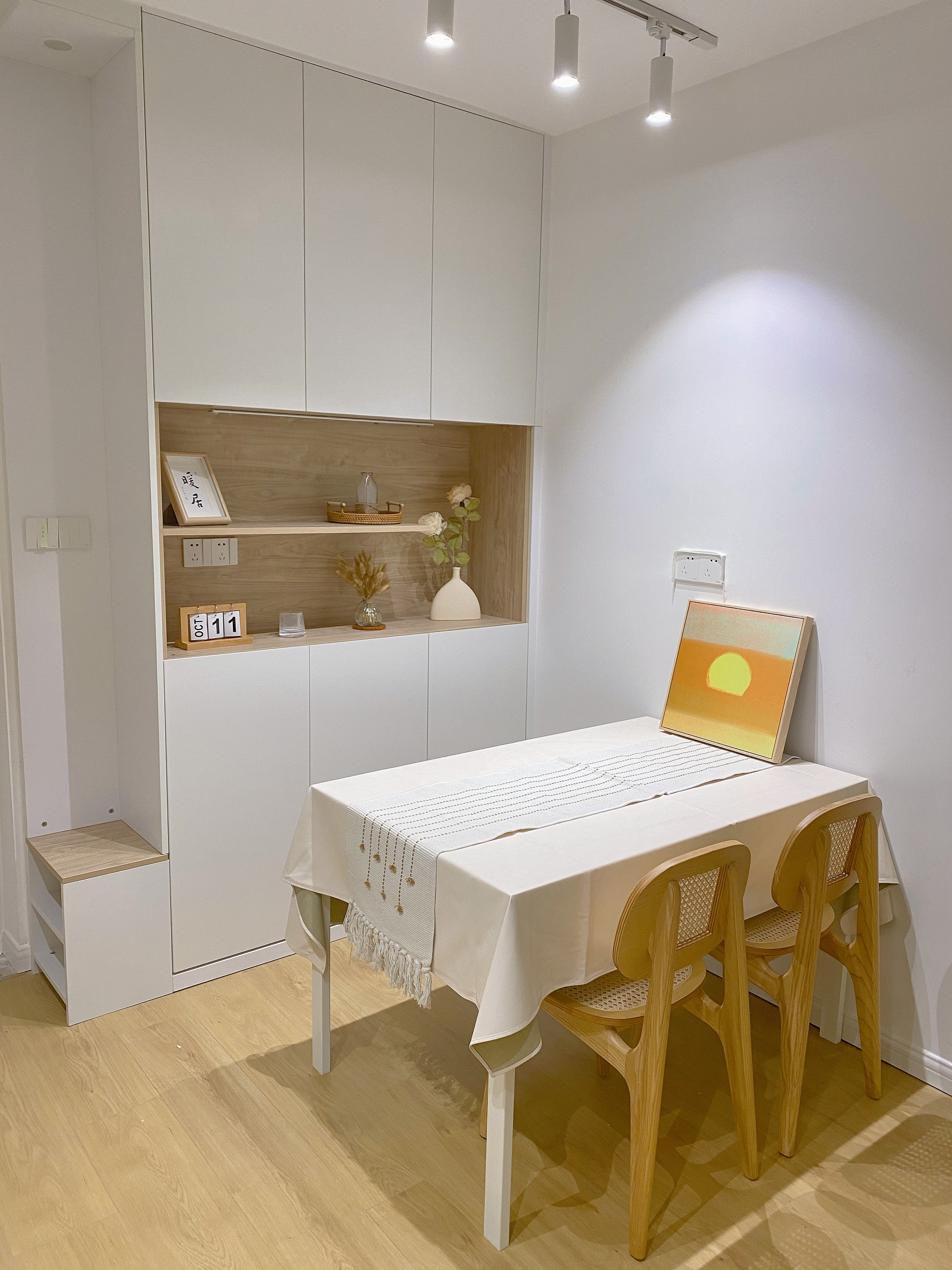 无沙发无茶几客厅设计,客厅极简无茶几设计