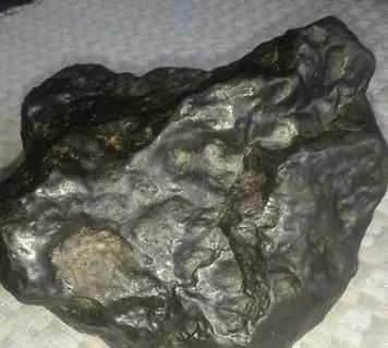 石头和陨石的区别,陨石和石头怎么区分