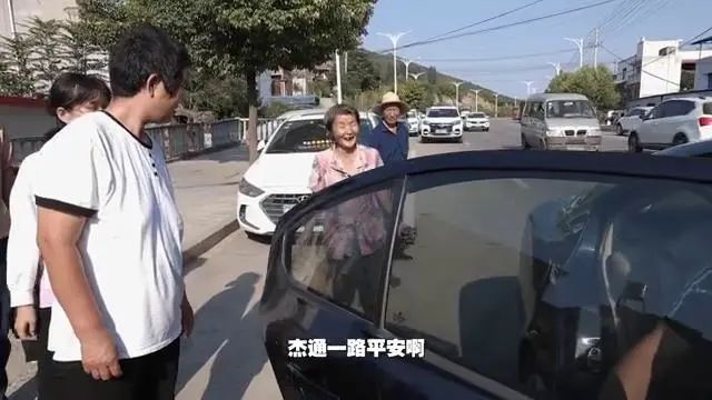 男生高考666分淡定,高考666分的蹭网男孩