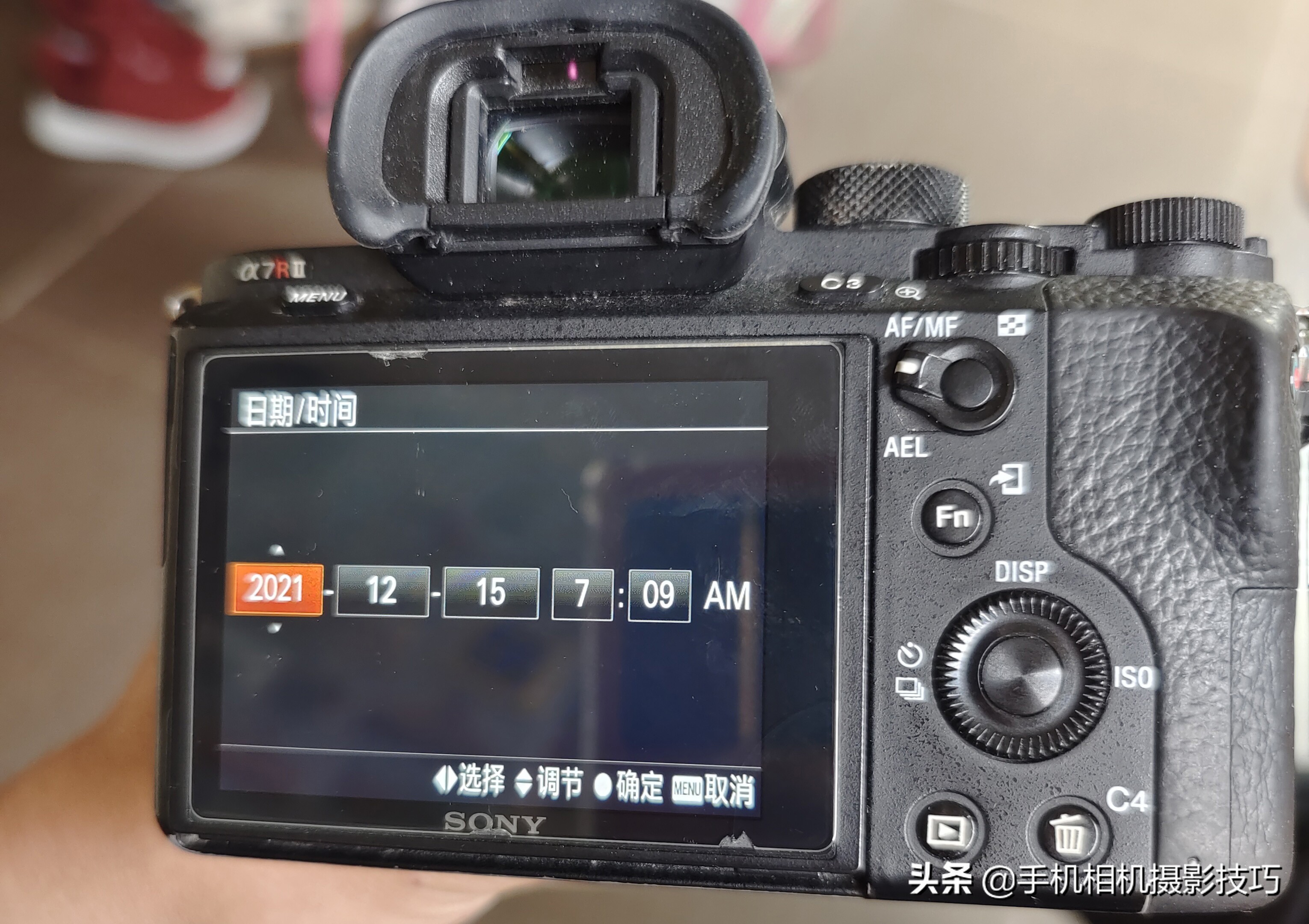 相机屏幕坏了一点,相机屏幕有个坏点