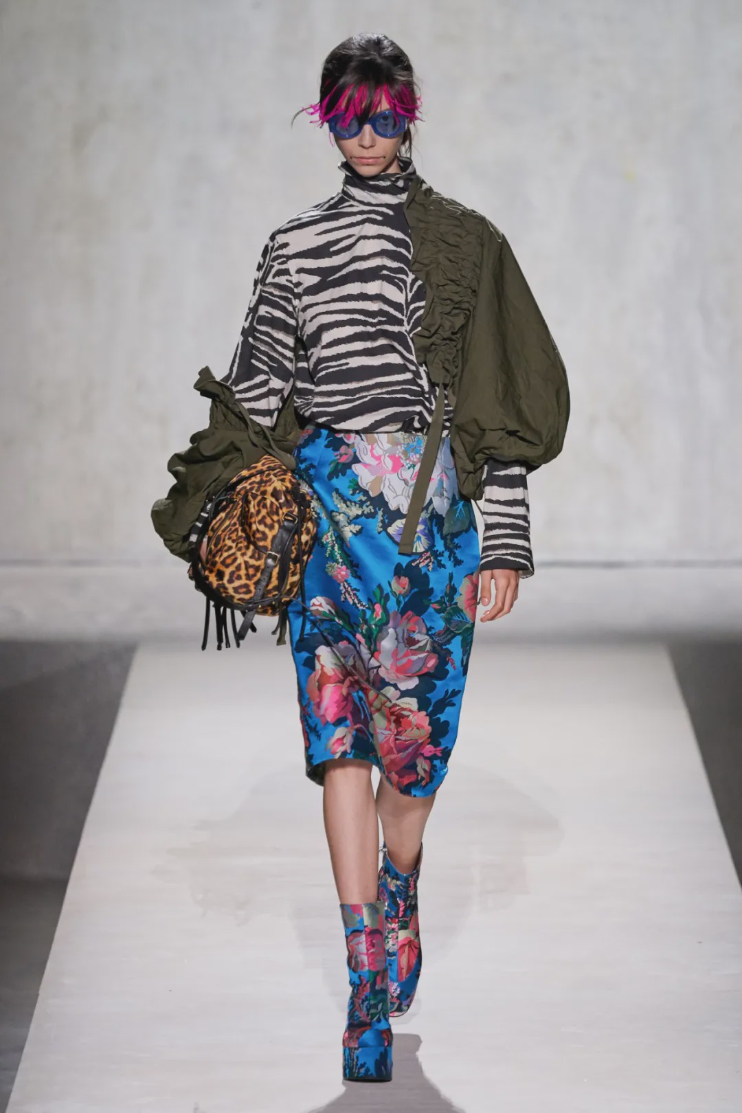 dior璞圭汗鐨崏,dior璞圭汗濂抽瀷