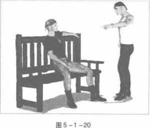 短刀进攻与防守技巧,短刀摆刺的防御与反击