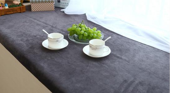 飘窗垫怎样选又实用又美观,如何挑选飘窗垫铺出惬意小窗台