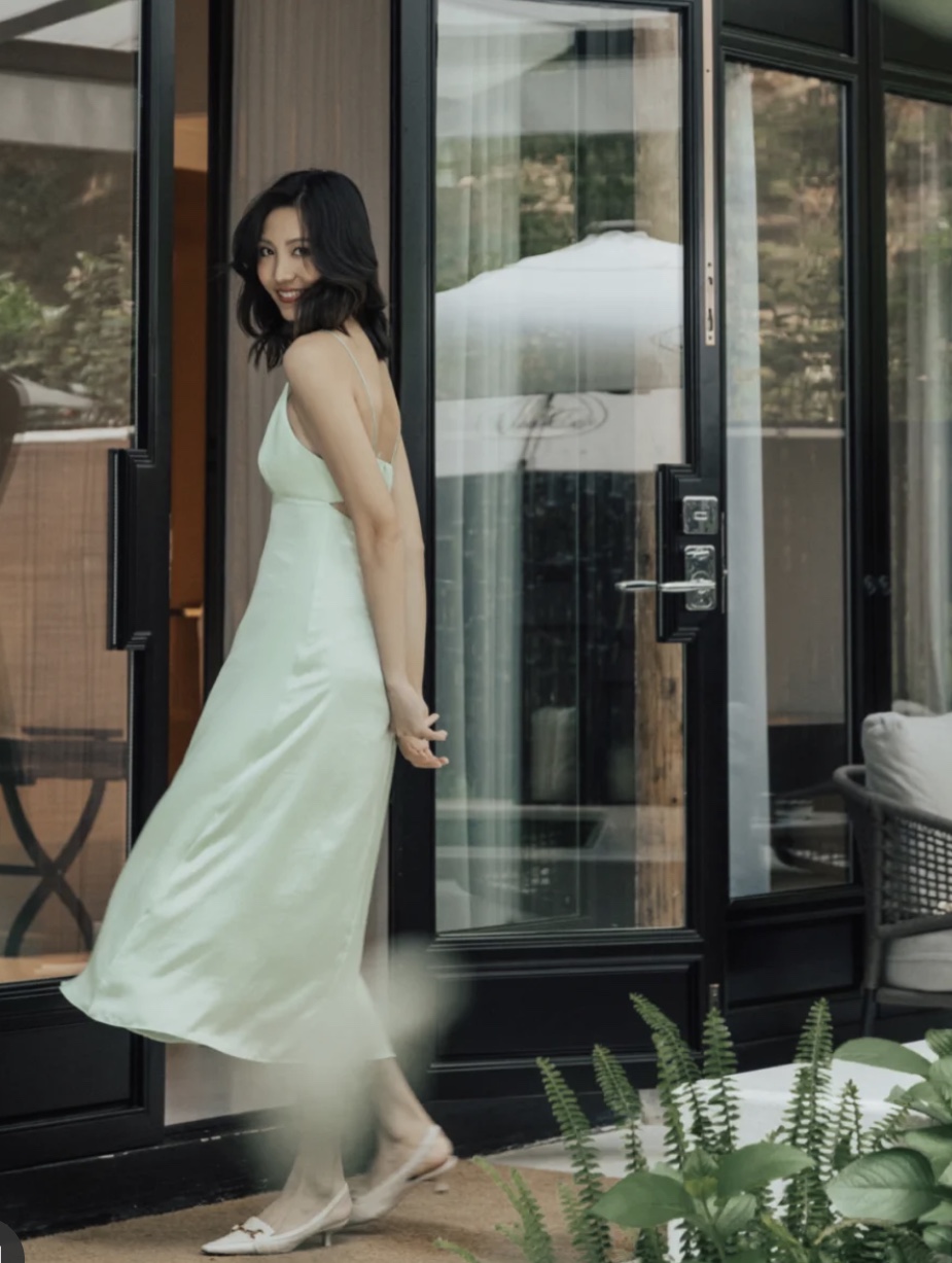 今夏超火的凉鞋怎么穿给你舒适感,还在穿老土一字带凉鞋