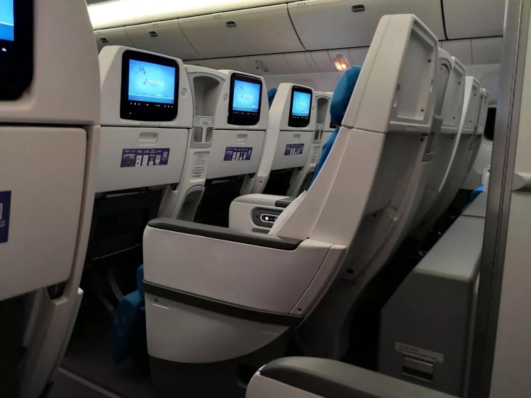 东航南航经济舱对比,东航南航公务舱休息室