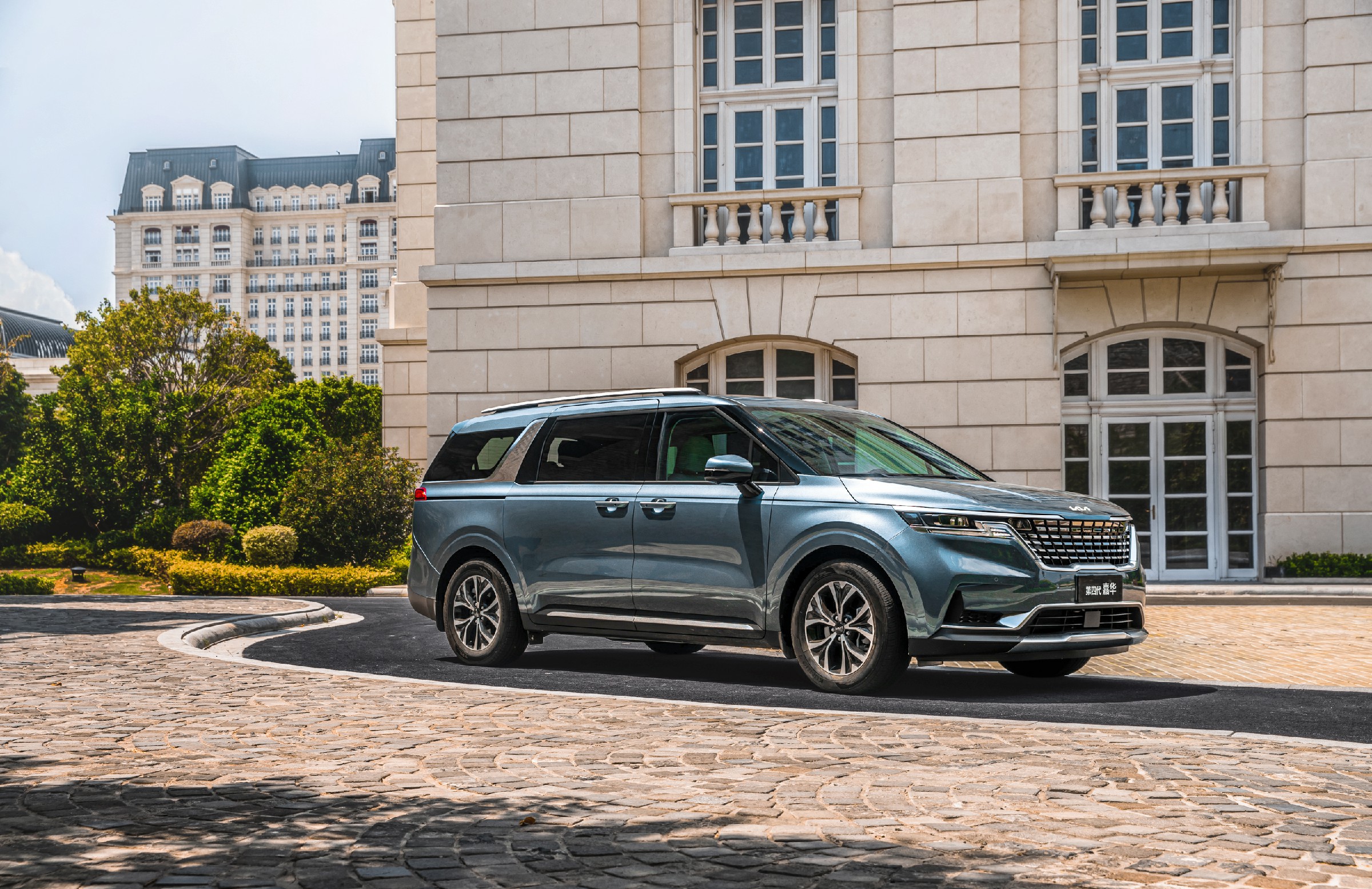 高端MPV级别重磅新选手!*四代第**嘉华上市,售价28.89万元起