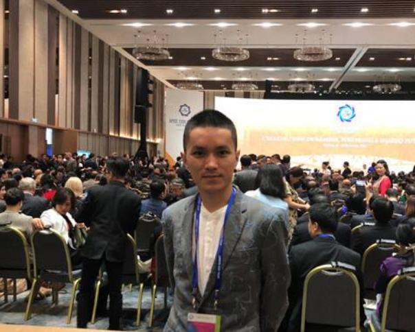 站在金字塔巅峰的男人,站在人生巅峰上的男人