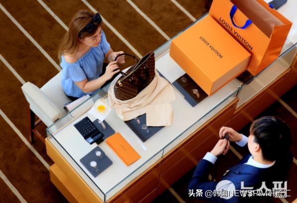 路易威登线下暂停,路易威登闭店