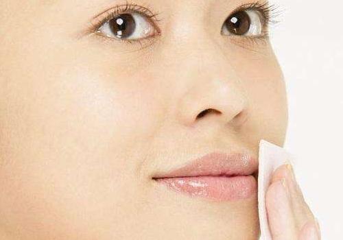 脸上有油大便干是湿气重吗,脸上冒油要怎么改善