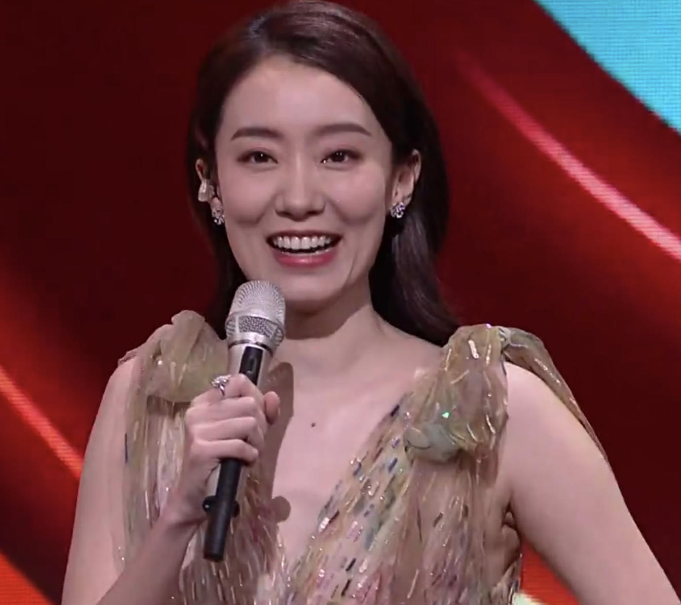 王一博谢娜张小斐,2019元宵晚会湖南卫视张小斐