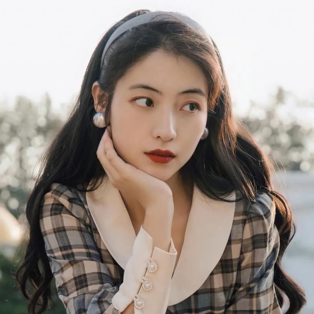 披头发怎么才能显脸小,短脸不适合披头发吗