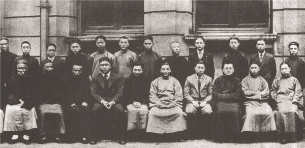 155亿一夜清零,我国最显赫家族落幕,在香港只剩“马照跑”