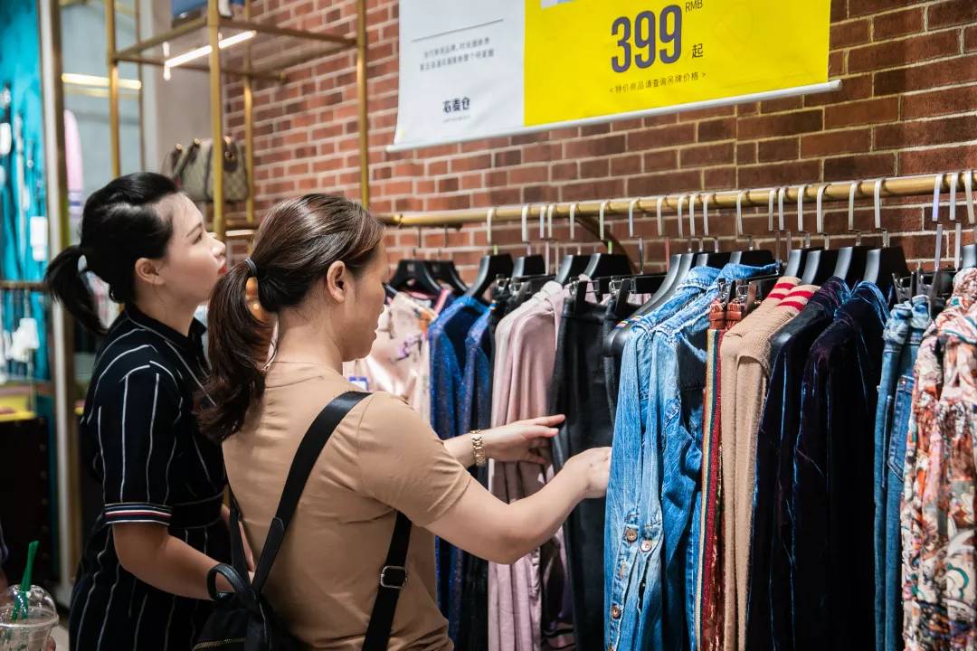 老铁放肆购!潮牌1~3折起,衣麦仓哈尔滨银泰店被时尚咖“攻陷”
