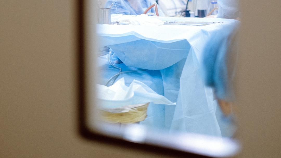 嘴唇发紫被抢救,嘴唇慢慢变紫是什么原因