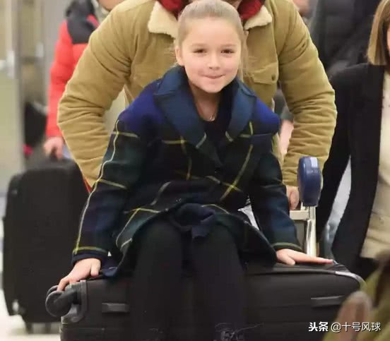 贝克汉姆女儿小七和三个哥哥采访,小七贝克汉姆女儿近照