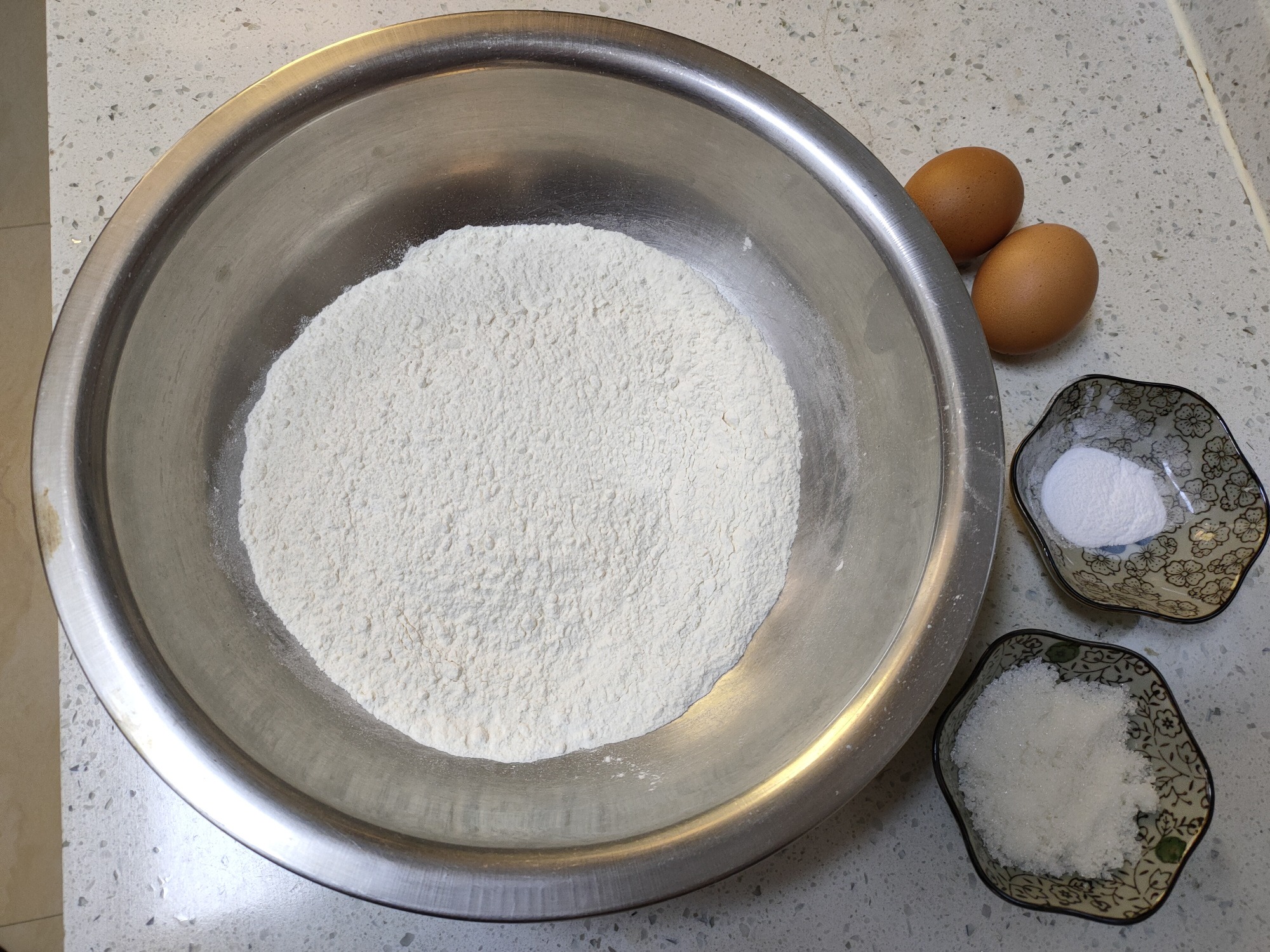 炸麻花加了泡打粉是脆的还酥的,家庭炸麻花不用酵母粉不用泡打粉