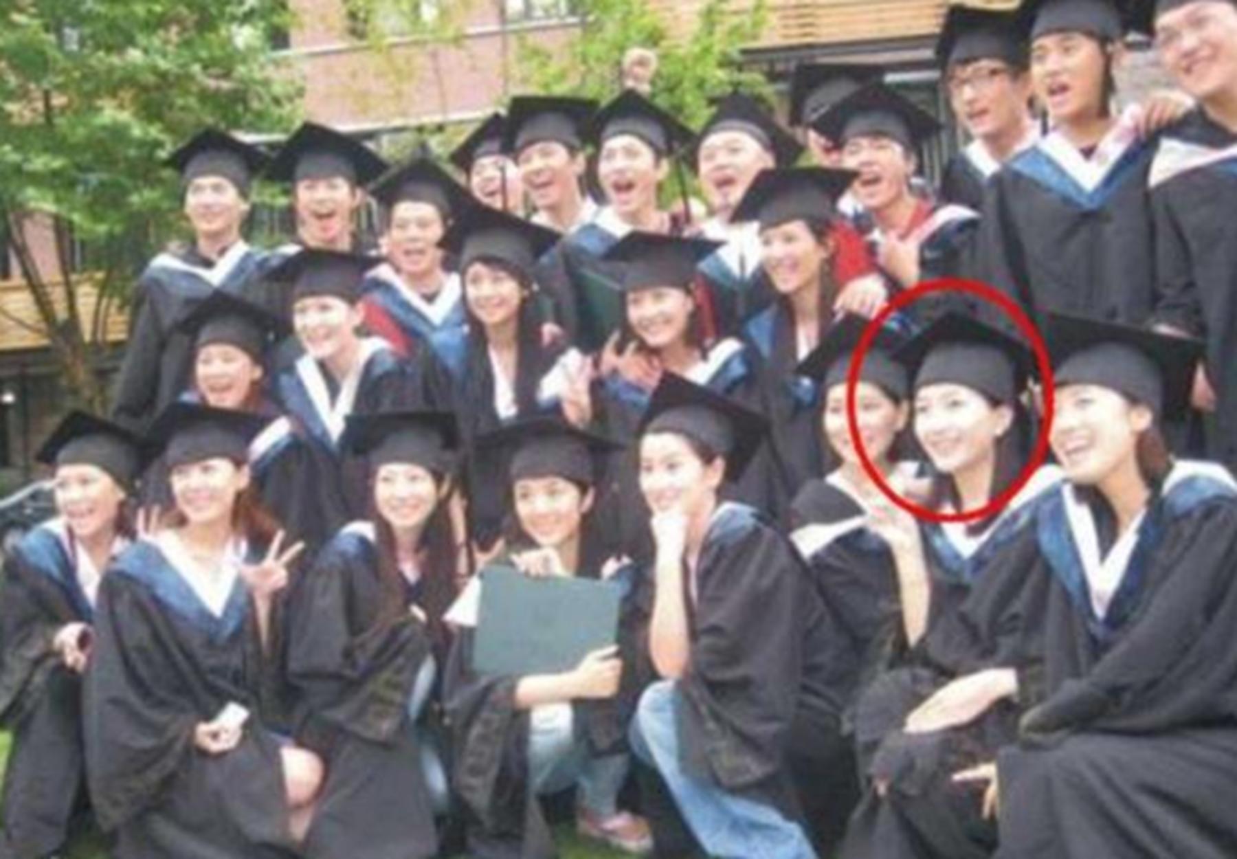 王晓晨和班级合影,王晓晨火吗