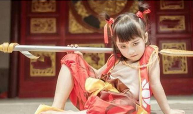 小孩哪吒cos动作,7岁哪吒cosplay图片