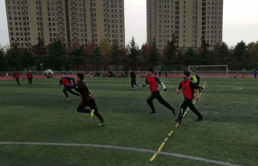 郑州锦江中学足球班级赛,校园足球联赛拉开了帷幕