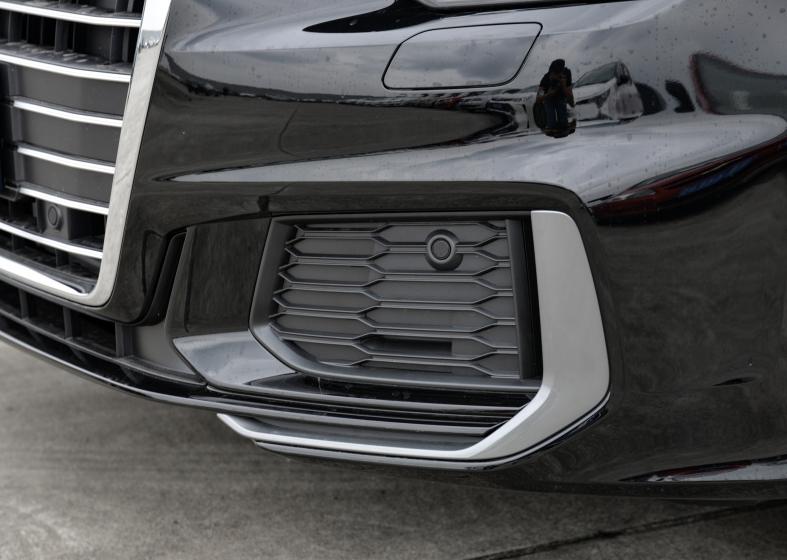 最低配的奥迪a6l值得买吗,37万提a6l