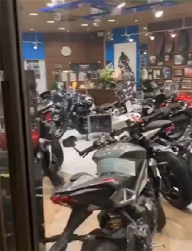 史上最大三缸2500cc凯旋,三缸凯旋火箭机车