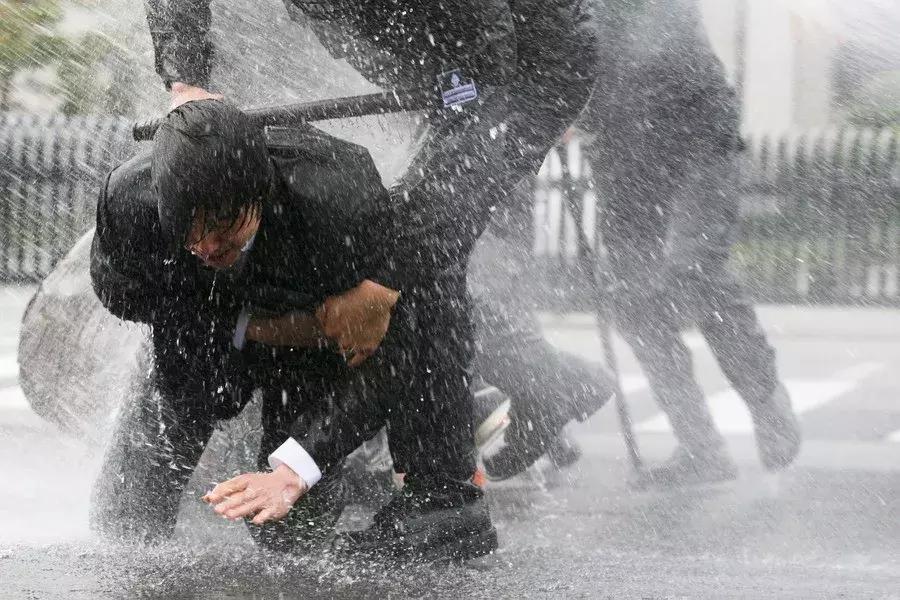 奇情*力暴**,风格极端,然而你却忘了韩国电影中的人