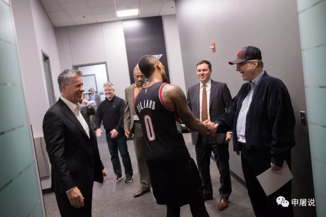 利拉德天价续约开拓者,cj祝贺利拉德成为队史得分王