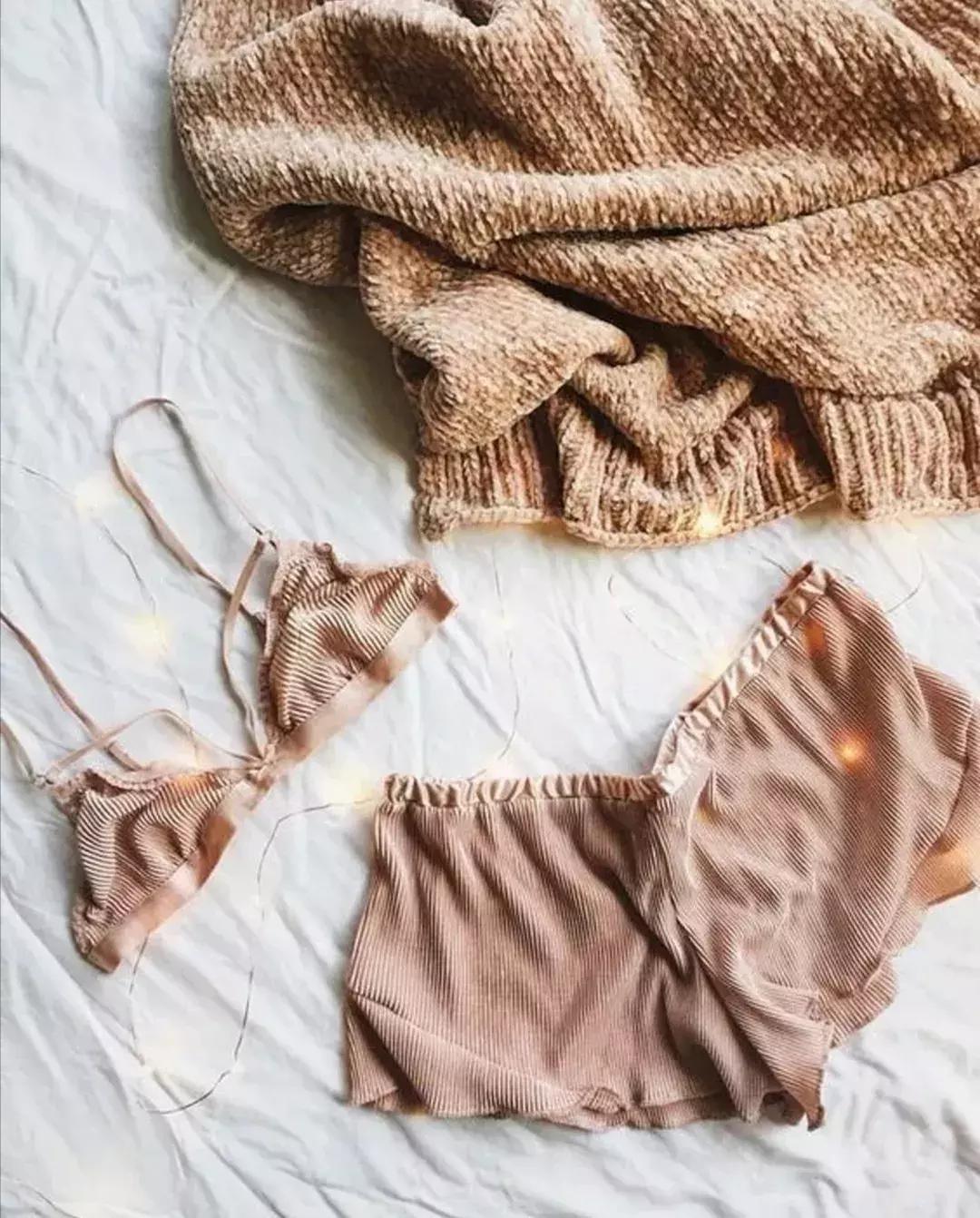 往脚上涂花露水会怎么样,花露水喷脚上有什么用