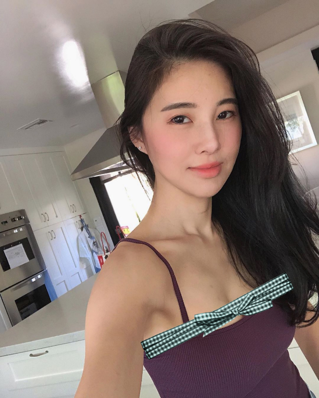 台湾第一名媛42岁穿衣,43岁台湾名媛二婚嫁身家百亿鲜肉