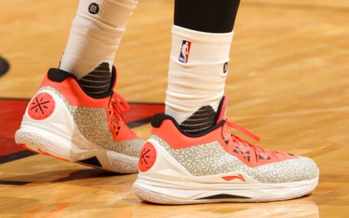 安踏值得入手的篮球战靴,中国球鞋在国外