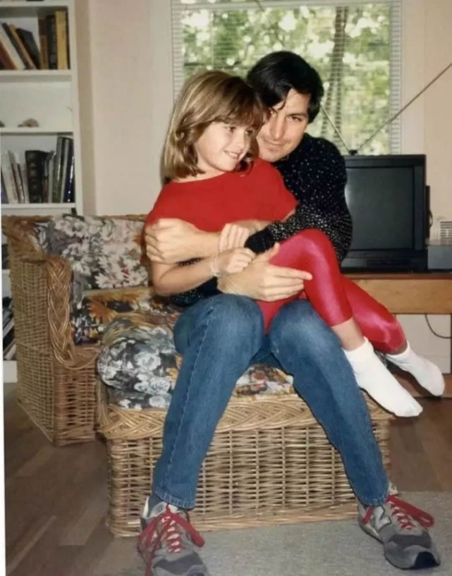 苹果弃女丽萨：不被乔布斯承认的长女，父亲临死前还羞辱她像厕所