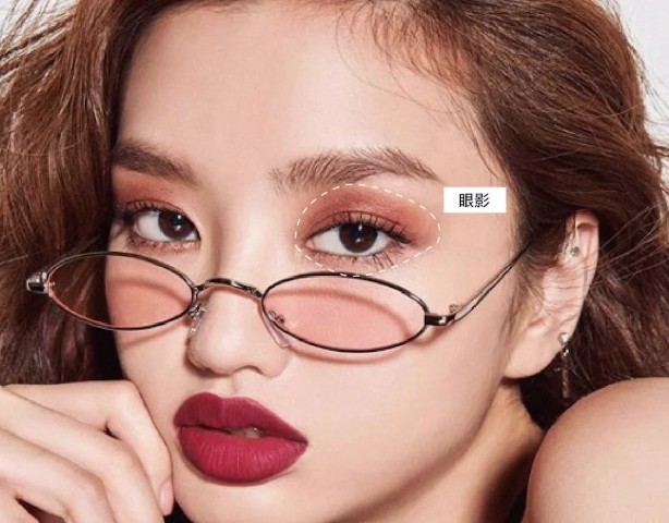 眉眼间距大眼睛小怎么画眼妆,眼距和眼睛一样宽适合画什么眼妆