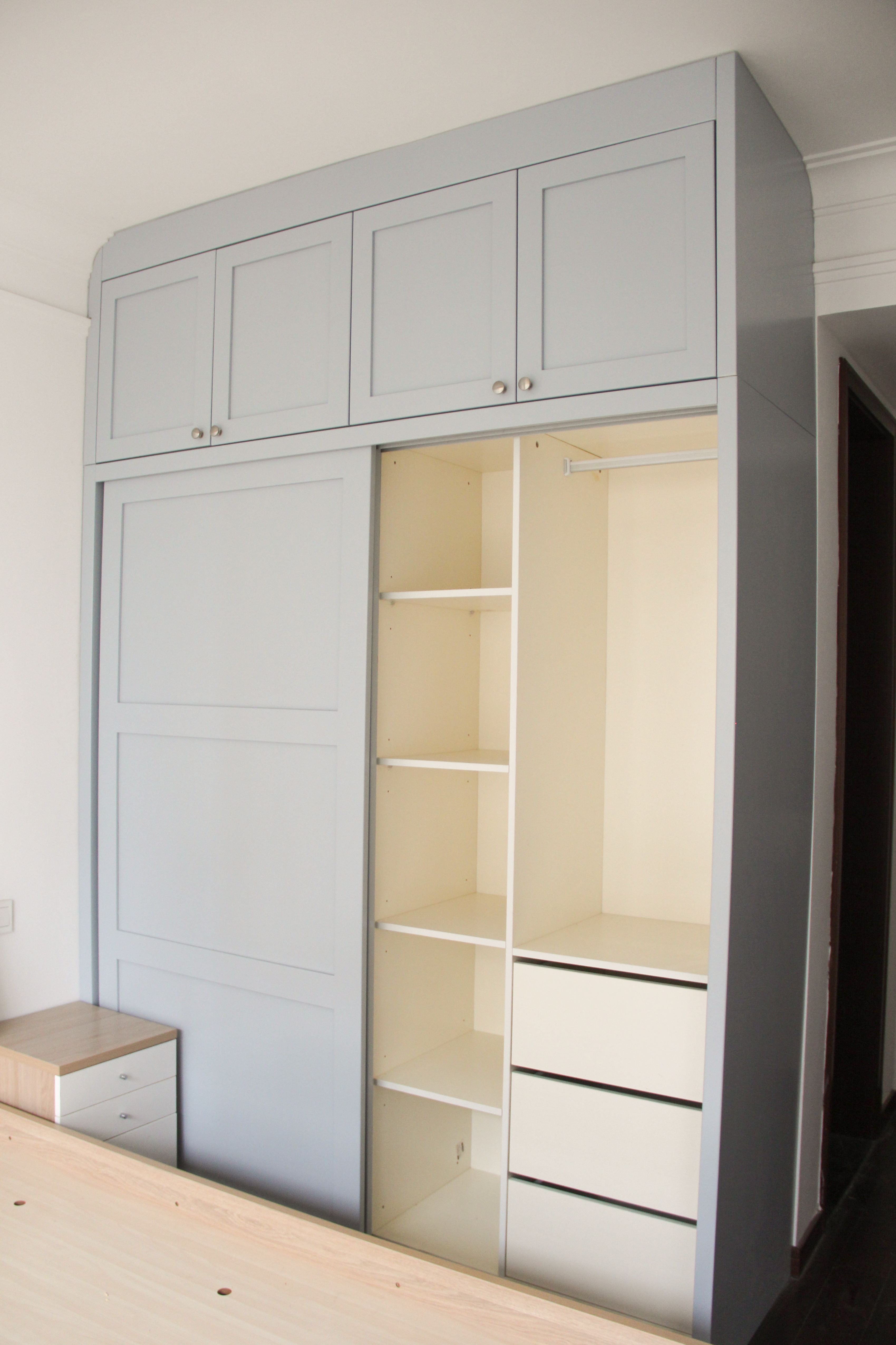 省钱又实用简易衣柜,铝框架衣柜柜门省钱