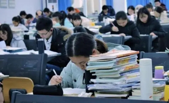 学硕和专硕对比谁的前途更好,学硕和专硕差别到底有多大