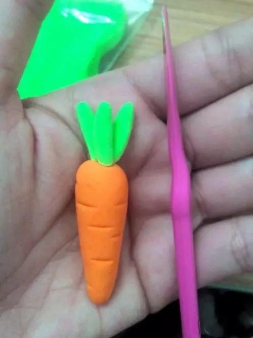 胡萝卜手工作品幼儿园简单教程,手工布艺胡萝卜制作过程图片