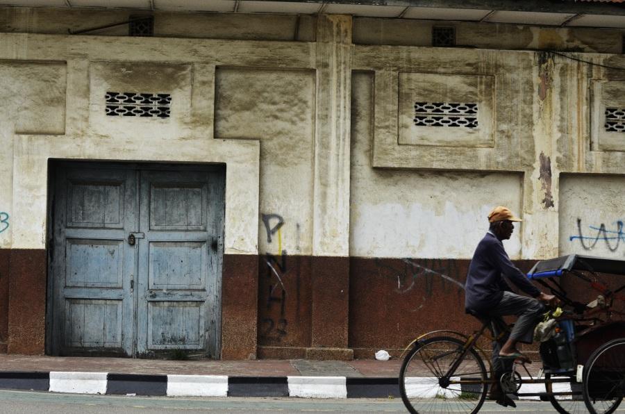 两百万学生辍学，经济暴跌，曾是非洲唯一发达国家的南非为啥崩了
