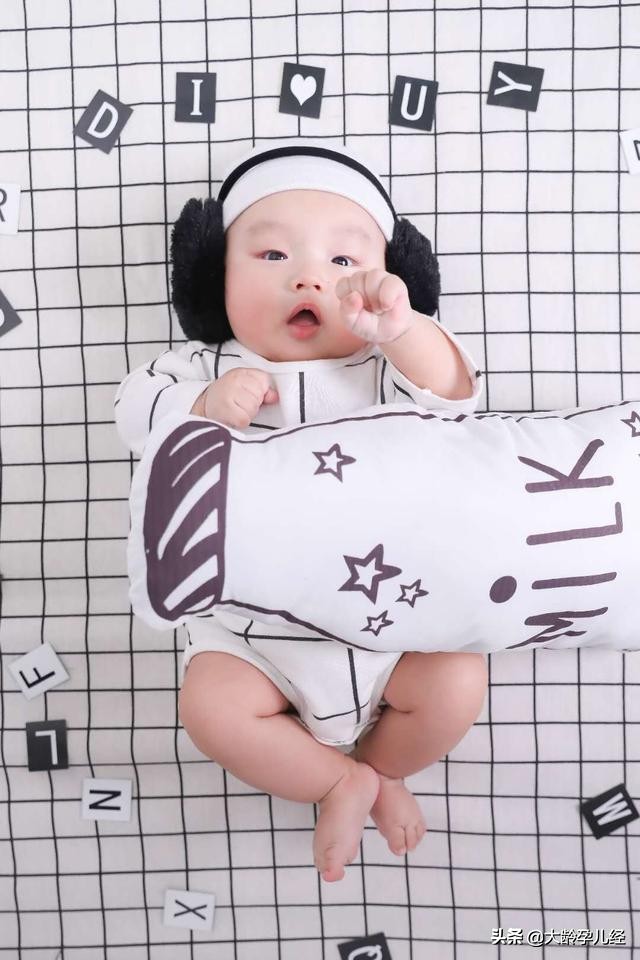 三个月婴儿会有哪些特征,三个月的婴儿正常表现