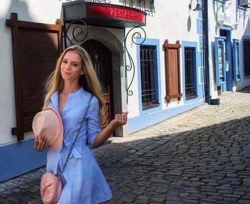 1千人民币在俄罗斯能换多少卢布,一万人民币兑换俄罗斯卢布