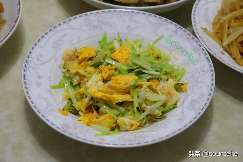 婆婆一天给儿媳做7顿饭,婆婆做的一家五口晚餐四菜